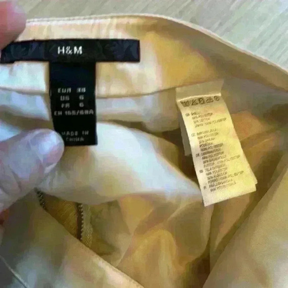 H&M pleated cream silky skirt size 6 - Picture 4 of 4